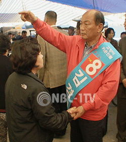 유세중인 무소속 김경회 후보