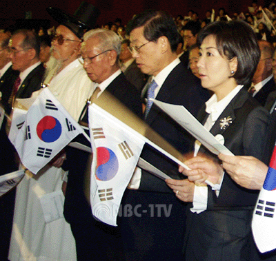 취임 후 첫 국경일 맞은 김황식 국무총리