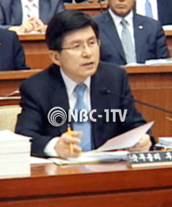 청문회에서 의원들의 질의에 답하고 있는 황교안 국무총리 후보자